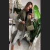 Marynarka oversize w kolorze khaki o wydłużonym fasonie